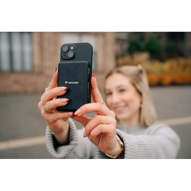 Verbatim Charge 'n' Go Essentials Magnetic Wireless Power Bank 10000 mAh Black