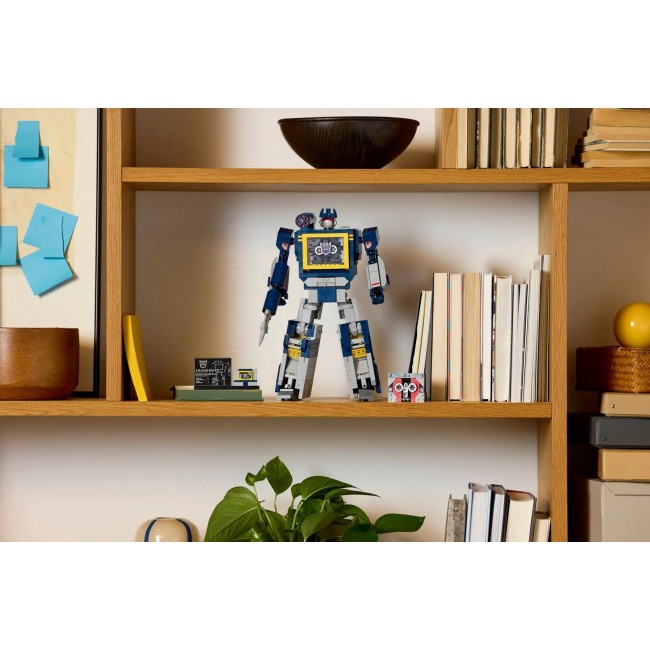 LEGO ICONS 10358 Transformers: Soundwave