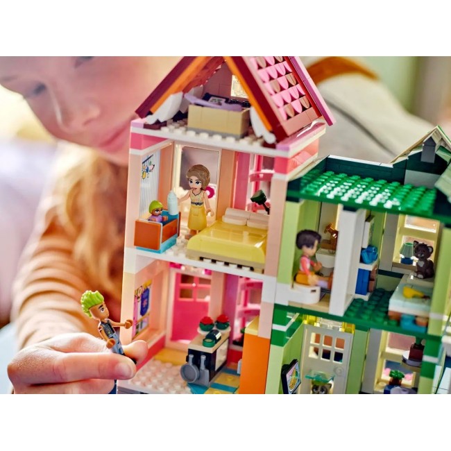 LEGO FRIENDS 42670 Heartlake City Apartments and Stores LEGO FRIENDS 42670 Heartlake City Apartments and Stores