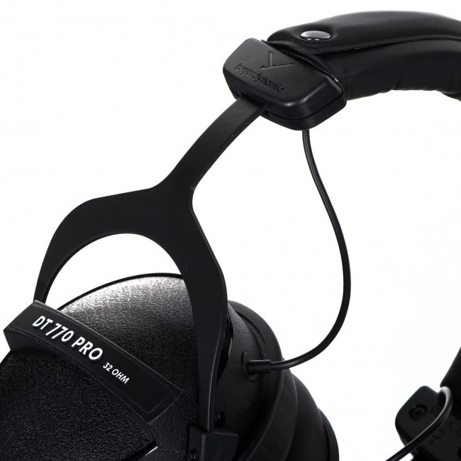 Beyerdynamic DT 770 PRO 32 - closed studio headphones