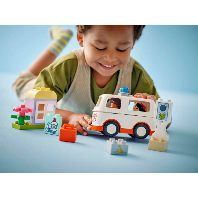LEGO DUPLO 10447 Ambulance with Driver LEGO DUPLO 10447 Ambulance with Driver