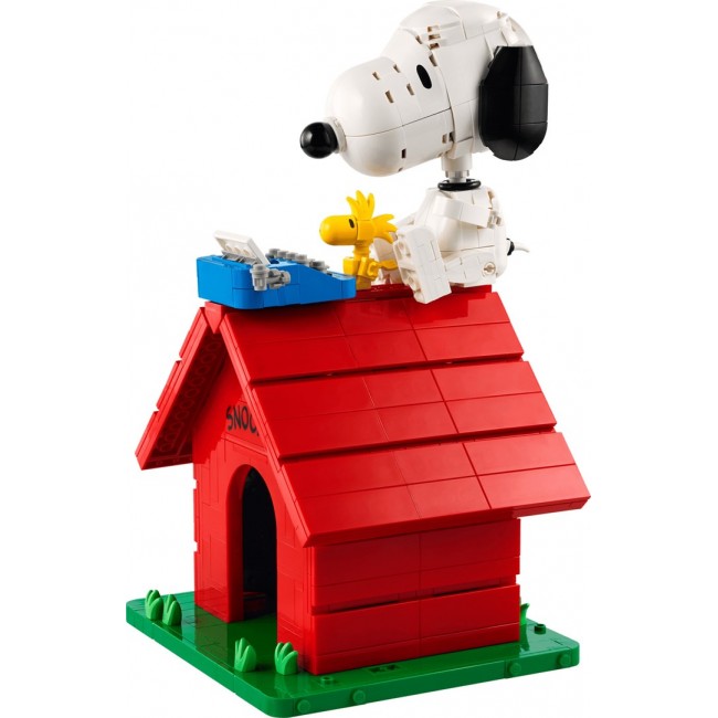 LEGO IDEAS 21368 Peanuts: Snoopy's Doghouse