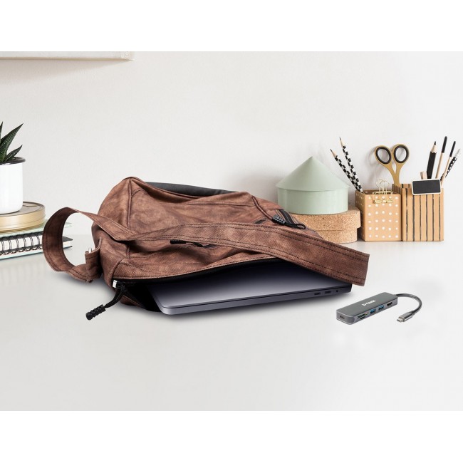 D-Link 6-in-1 USB-C Hub with HDMI/Card Reader/Power Delivery D-Link 6-in-1 USB-C Hub with HDMI/Card Reader/Power Delivery