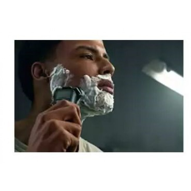 Philips S5886/30 Series 5000 electric shaver for wet and dry shaving Philips S5886/30 Series 5000 electric shaver for wet and dry shaving