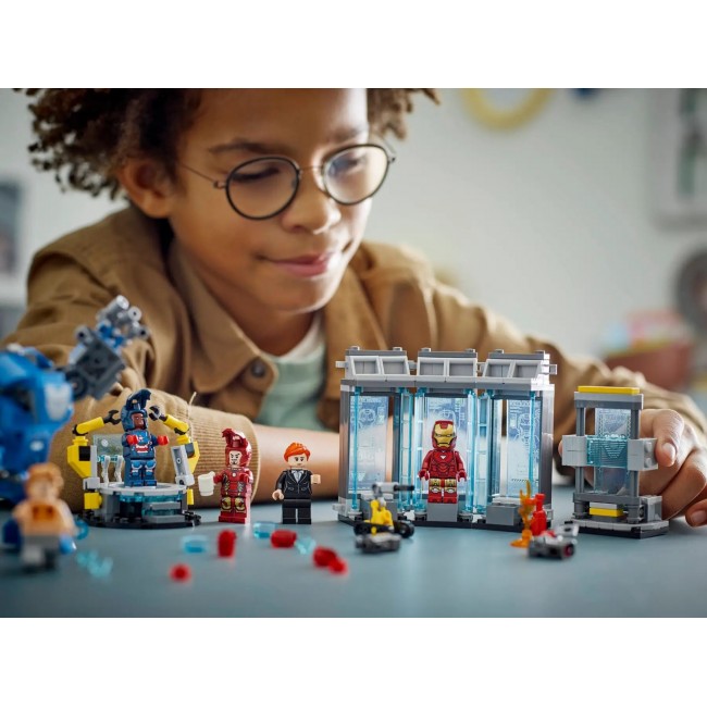 LEGO MARVEL 76315 Iron Man s Laboratory: Hall of Armor