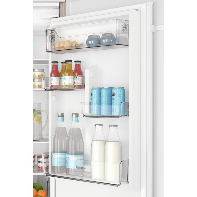 Indesit INC18 T112 white built-in fridge-freezer Indesit INC18 T112 white built-in fridge-freezer