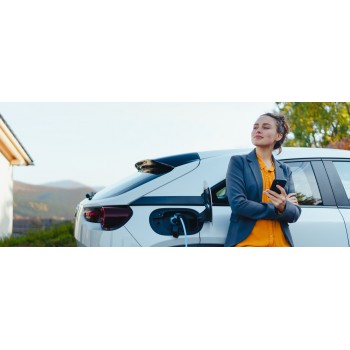 Qoltec Mobile charger for electric cars EV with 2-in-1 adjustment Type 2 7kW CEE 32A/5 PIN 230V LCD Portable Wallbox 5m