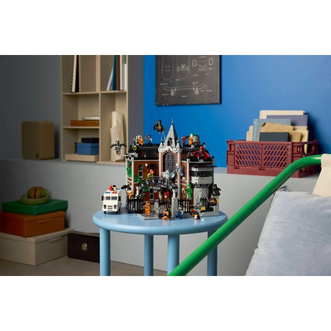 LEGO BATMAN 76300 Arkham Asylum