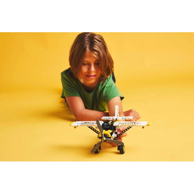 LEGO TECHNIC 42198 Transport plane