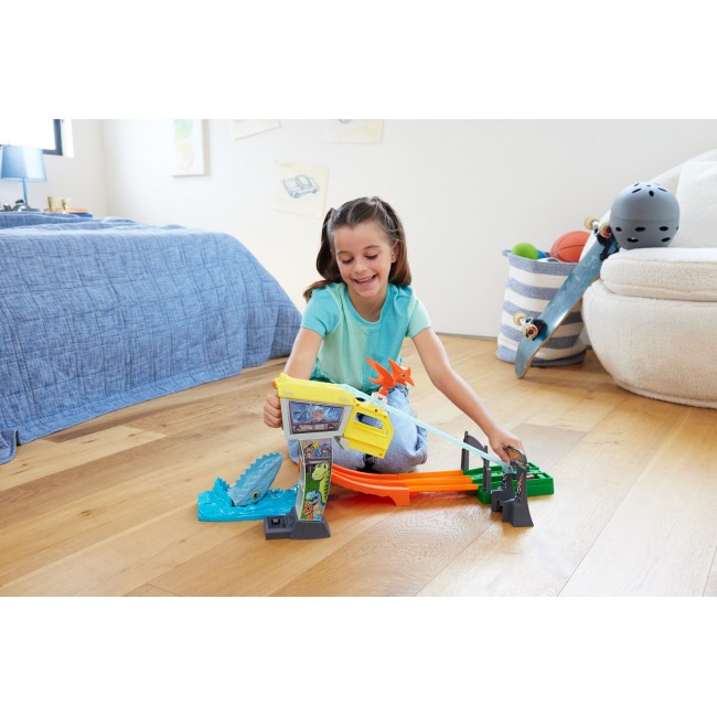 Hot Wheels Racer Verse RacerVerse Jurassic World Blue s Raptor Rush Track Set with 2 Toy Die-Cast Vehicles Hot Wheels Racer Verse RacerVerse Jurassic World Blue s Raptor Rush Track Set with 2 Toy Die-Cast Vehicles