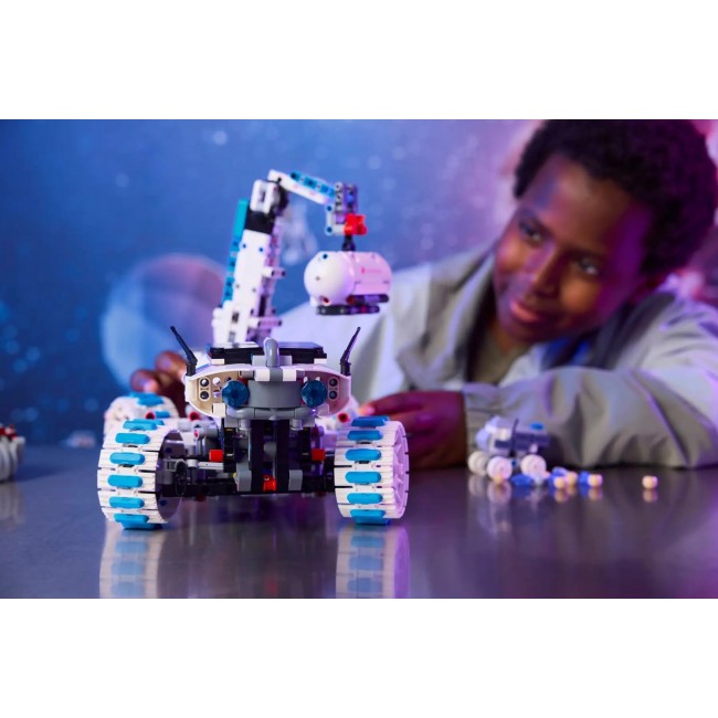 LEGO TECHNIC 42211 Lunar Outpost Moon Rover LEGO TECHNIC 42211 Lunar Outpost Moon Rover