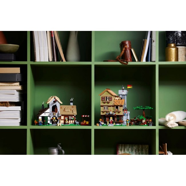 LEGO ICONS 10332 Medieval Town Square