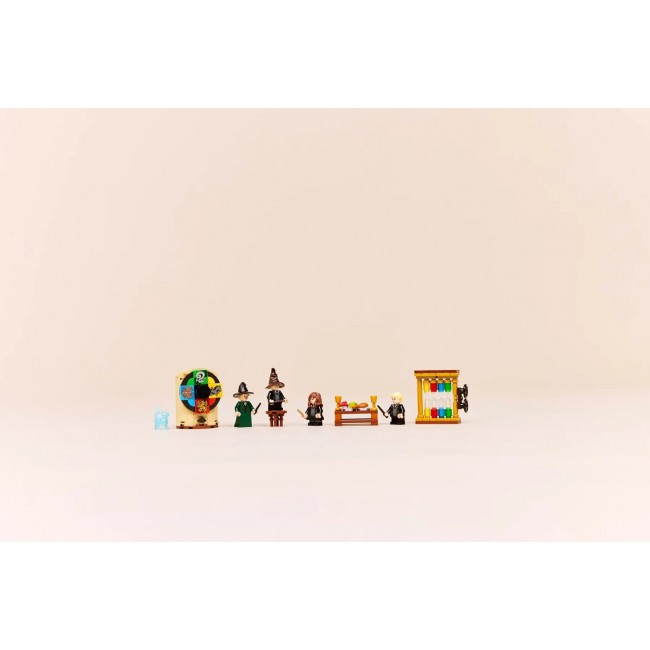 LEGO HARRY POTTER 76460 Hogwarts Castle - Sorting Hat Ceremony LEGO HARRY POTTER 76460 Hogwarts Castle - Sorting Hat Ceremony