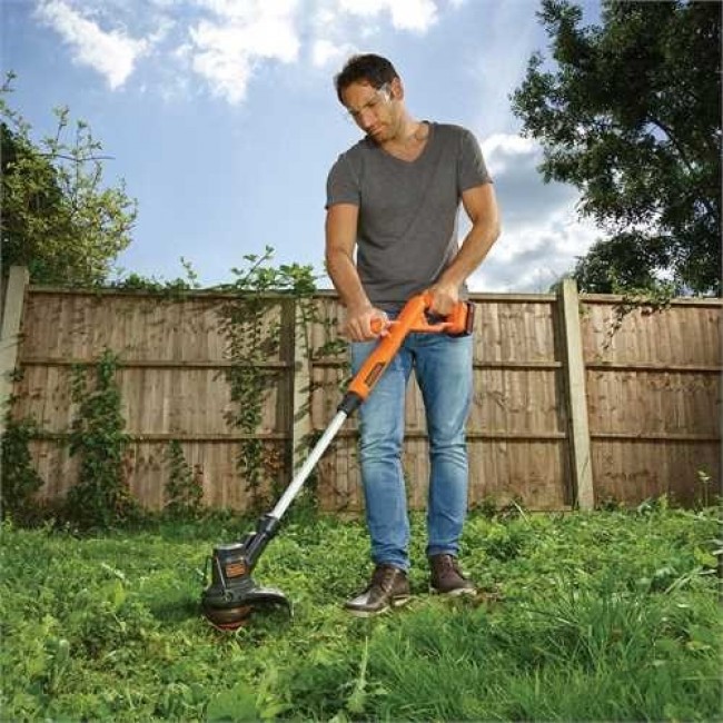 Black & Decker ST182320 brush cutter/string trimmer Battery Black, Orange