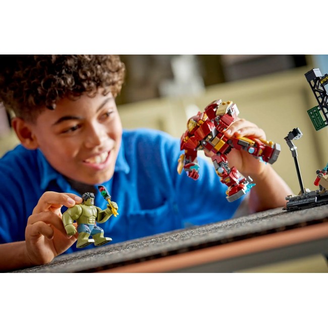 LEGO MARVEL 76343 Epic Battle: Hulkbuster vs. The Hulk