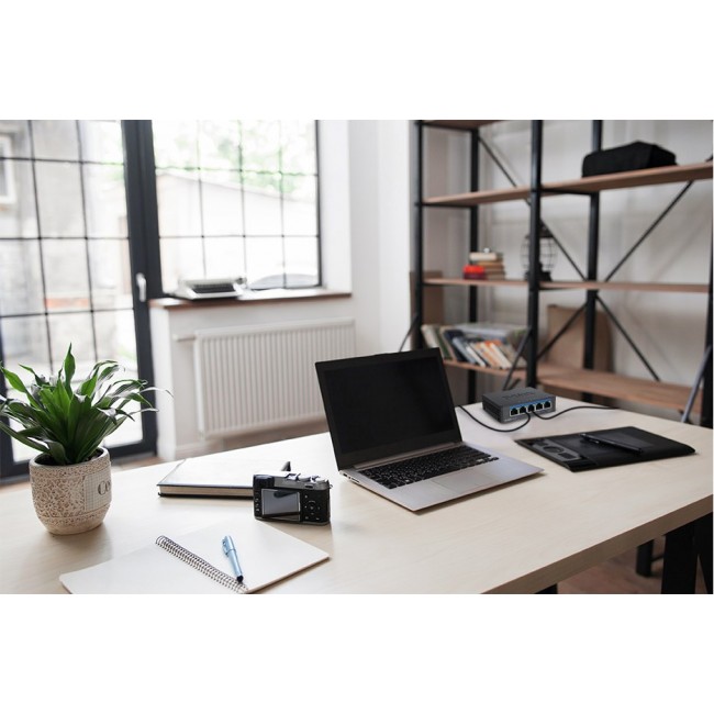 D-Link 5-Port 2.5G Multi-Gigabit Desktop Switch D-Link 5-Port 2.5G Multi-Gigabit Desktop Switch