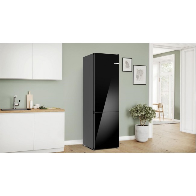 Bosch Serie 6 KGN49LBCF fridge-freezer Freestanding 440 L C Black