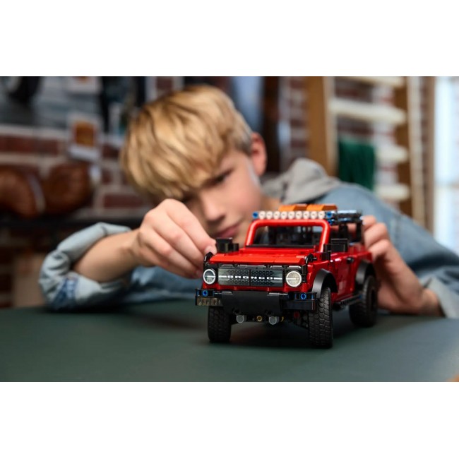 LEGO TECHNIC 42213 Ford Bronco SUV LEGO TECHNIC 42213 Ford Bronco SUV