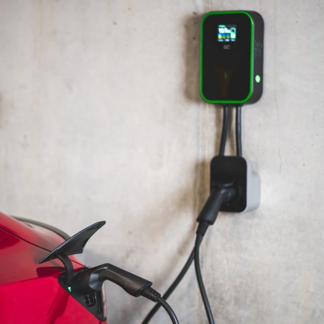 GREEN CELL WALLBOX EV POWERBOX 22KW WITH SOCKET & RFID GREEN CELL WALLBOX EV POWERBOX 22KW WITH SOCKET & RFID