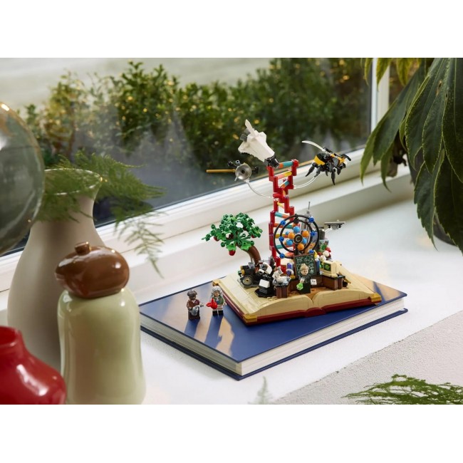 LEGO IDEAS 21355 The Evolution of STEM