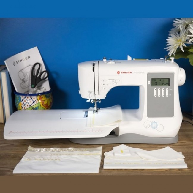 Singer 7640 sewing machine, electric current, white Singer 7640 sewing machine, electric current, white