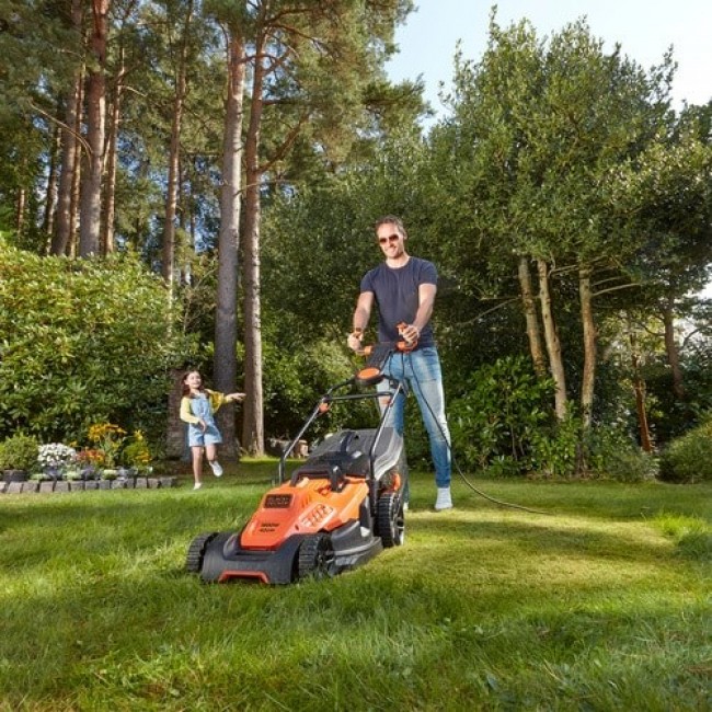 Black & Decker BEMW481ES Push lawn mower AC Orange