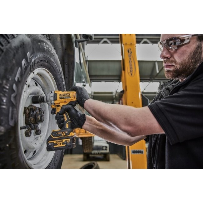 Impact wrench DEWALT DCF891P2T 18V 2x5Ah XR 812Nm Yellow, Black Impact wrench DEWALT DCF891P2T 18V 2x5Ah XR 812Nm Yellow, Black