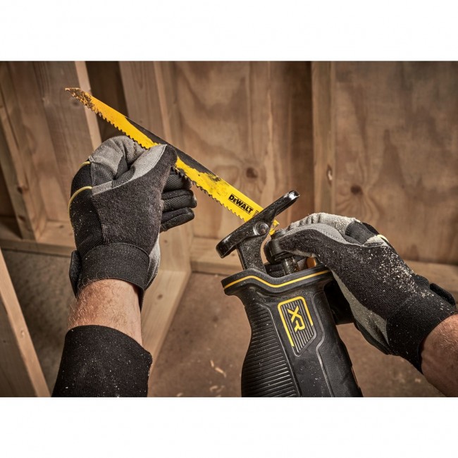 DEWALT. PI A SZABLASTA 18V DCS382N