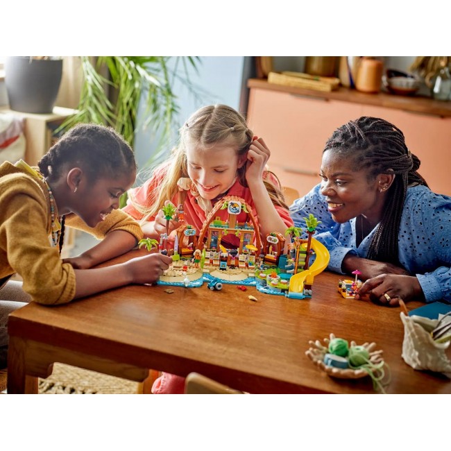 LEGO FRIENDS 42673 Family Vacation Beach Resort LEGO FRIENDS 42673 Family Vacation Beach Resort