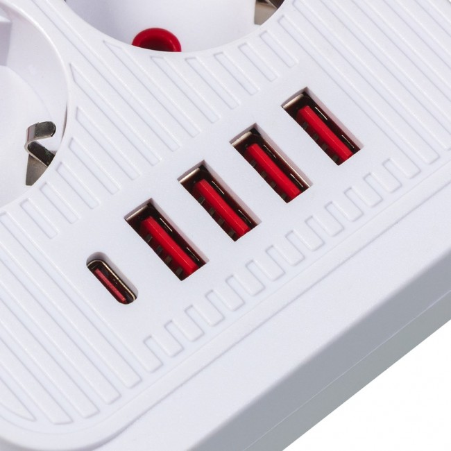 Maclean power strip, 6 socket extension + 4xUSB, 110-240V AC 50/60Hz, 2.1A max 2500W, 1.5 m, white, MCE389 W