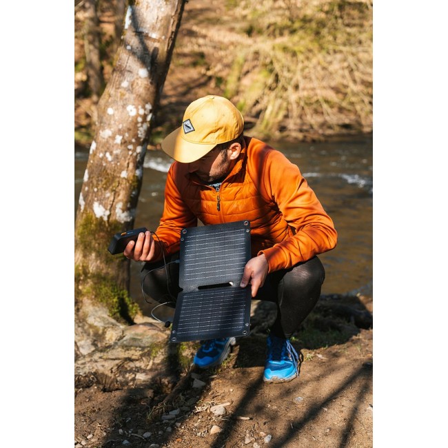 Xtorm SolarBooster 14W - Foldable Solar Panel Xtorm SolarBooster 14W - Foldable Solar Panel