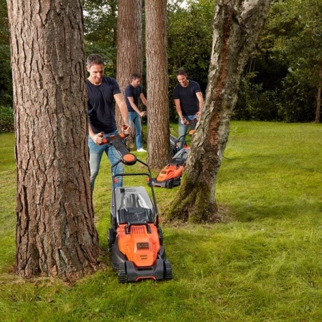 Black & Decker BEMW481ES Push lawn mower AC Orange