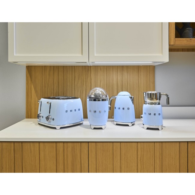 SMEG pastel blue kettle KLF03PBEU SMEG pastel blue kettle KLF03PBEU