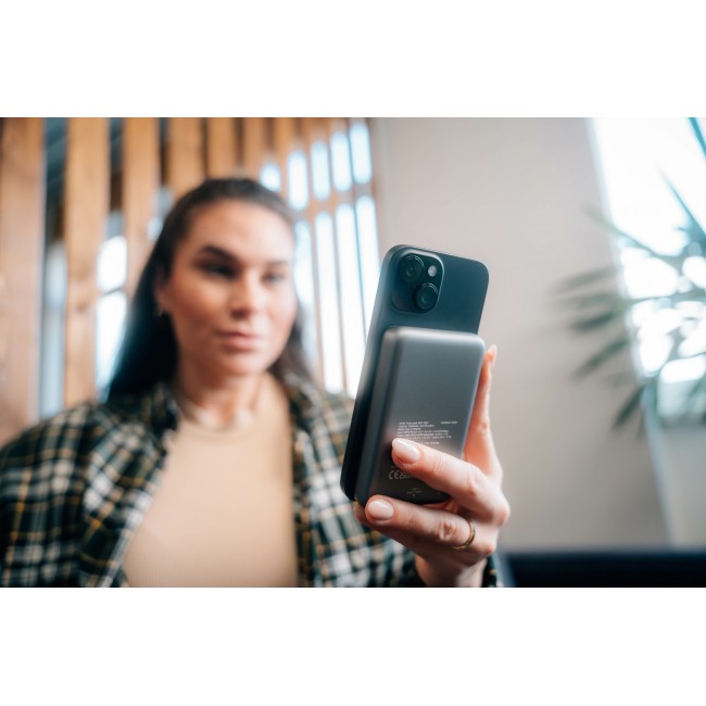 Verbatim Charge 'n' Go Magnetic Wireless Power Bank 10000mAh Grey