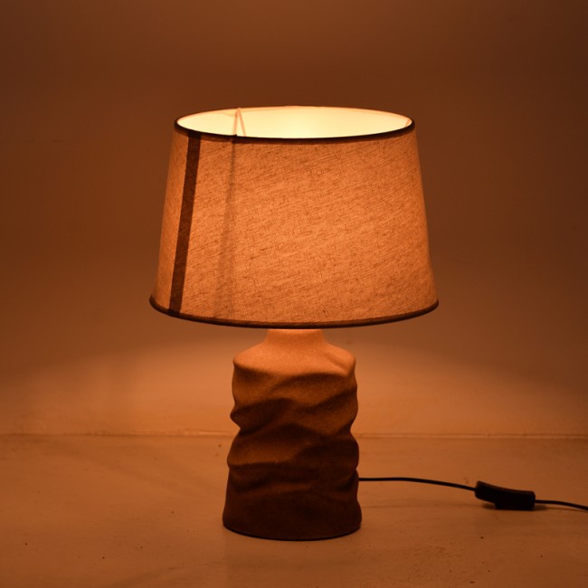 Επιτραπέζιο φωτιστικό Wabbi Inart Ε27 κεραμικό σε γκρι antique -μπεζ απόχρωση Φ28x41εκ Επιτραπέζιο φωτιστικό Wabbi Inart Ε27 κεραμικό σε γκρι antique -μπεζ απόχρωση Φ28x41εκ